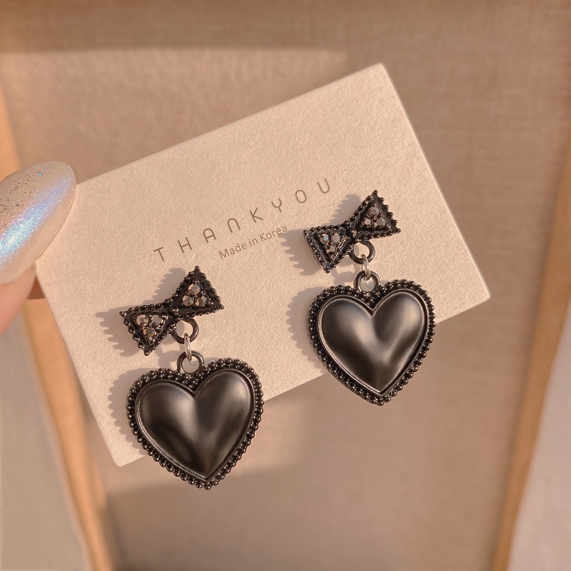 Bông Tai Kim Loại Hình Trái Tim Màu Đen Phong Cách Hàn Quốc Cá Tính Dành Cho Nữ