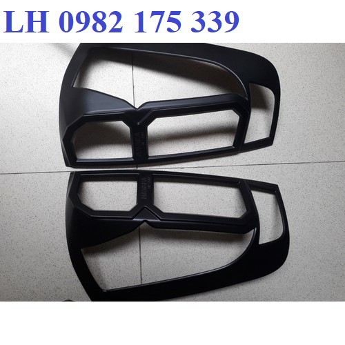 Ốp viền đèn pha, hậu nhựa đen NISSAN NAVARA 2015-2019