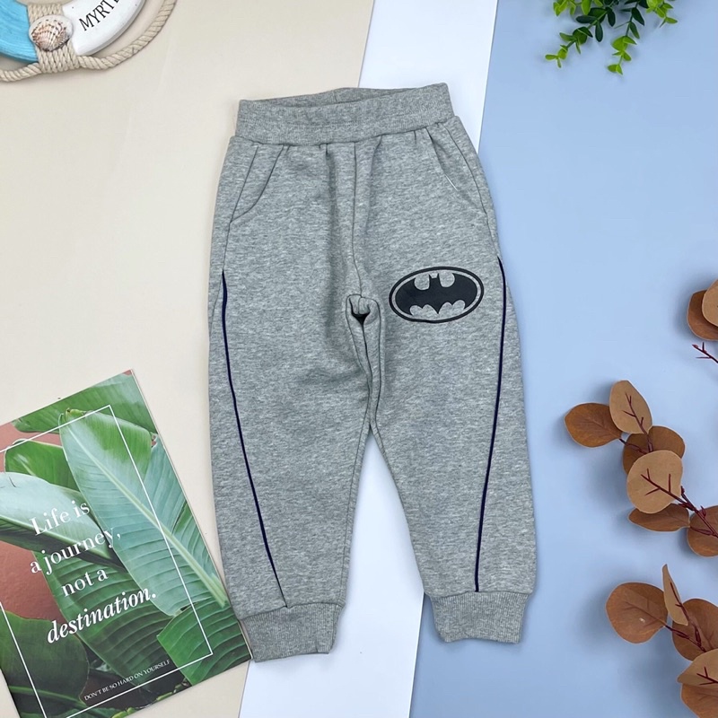 Quần nỉ bông in hình cho bé trai, bo gấu, chất không bai xù. Size 2-8T, cho bạn 11-25kg