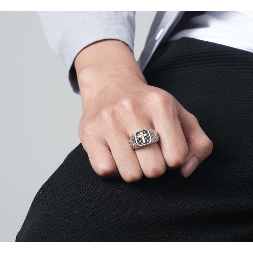 Nhẫn Nam Mặt Vuông Hình Thánh Giá Titan Ko Đen TT 4338