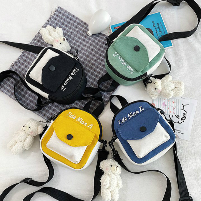 Túi đeo chéo bằng vải canvas gắn thú nhồi bông thời trang cho nữ | BigBuy360 - bigbuy360.vn