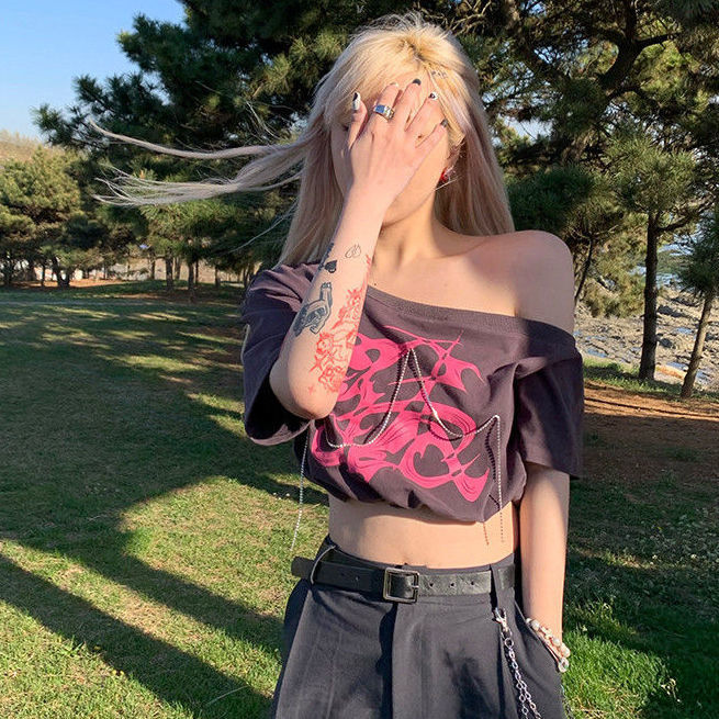 Áo Thun Tay Ngắn Trễ Vai In Họa Tiết Thời Trang Cá Tính