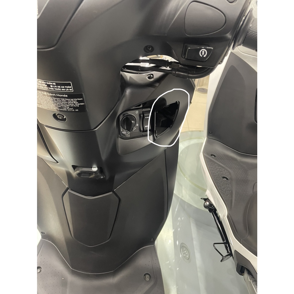 Nắp khẩn cấp lead 125 2017-2018-2019-2020-2021 honda