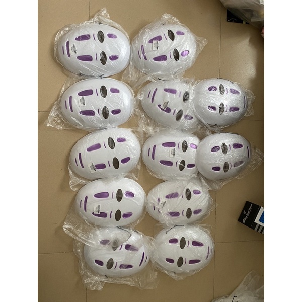 Mặt nạ vô diện màu tím