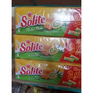 Bánh bông lan cuộn kem vị lá dứa Solite hộp 396g