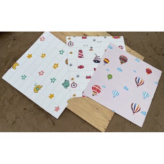 Xốp dán tường 3d hoạt hình nền gạch thẻ 70x70cm