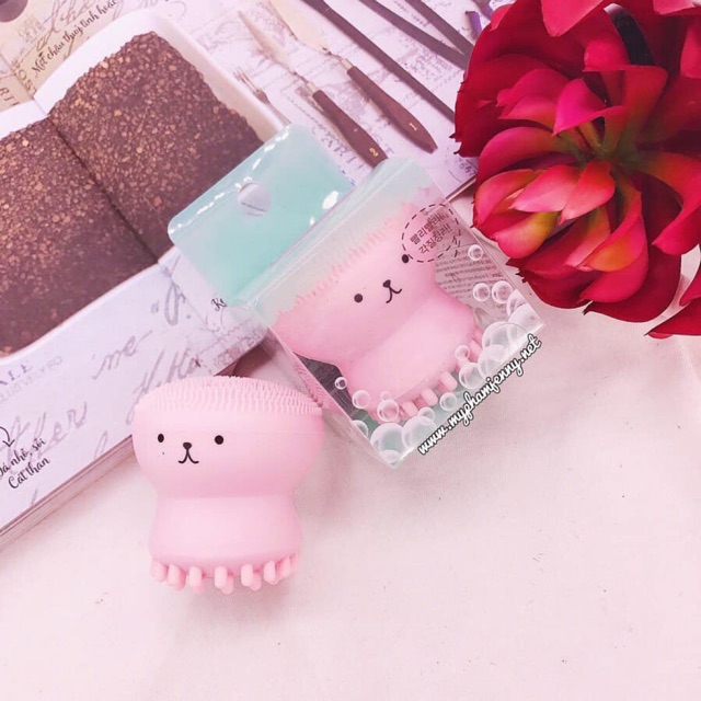 BẠCH TUỘC RỬA MẶT SO HOT