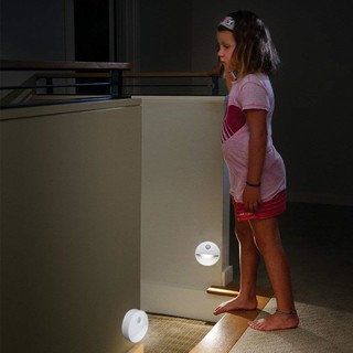 Đèn Led dán tường cảm ứng tự động phát sáng