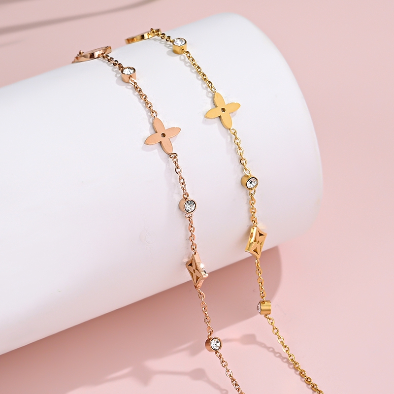 Vòng tay thép titan mạ vàng hồng 18k chống nước chống dị ứng họa tiết cỏ bốn lá xinh xắn