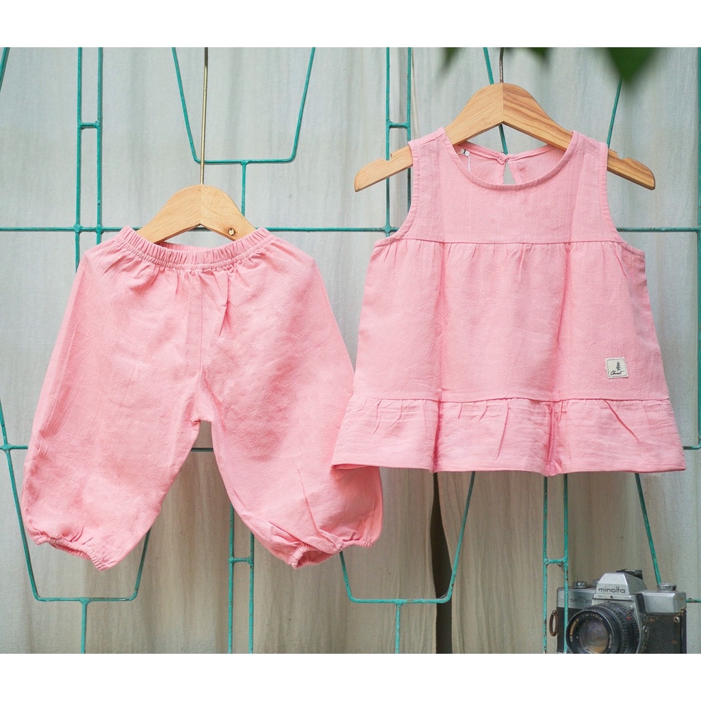 Set bộ quần áo sát nách thiết kế đơn giản quần bo chun chất liệu linen cotton cho bé từ 1 2 3 4 5 6 7 8 9 tuổi Chutbaby