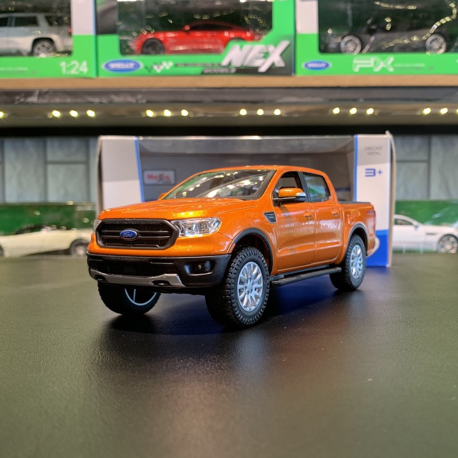 Mô hình xe bán tải Ford Ranger 2019 tỉ lệ 1:27 hãng Maisto (Cam+ Xanh)
