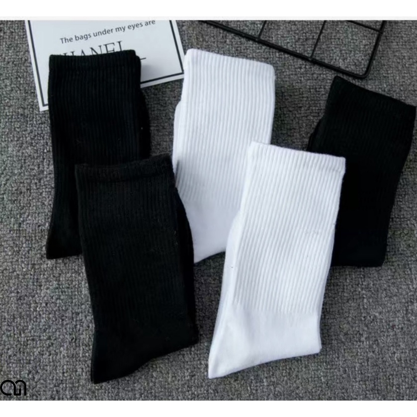 Tất Vớ Nam Nữ Cổ Cao Hoạ Tiết XX Mang Lại Sự Năng Động Trẻ Trung Phong Cách