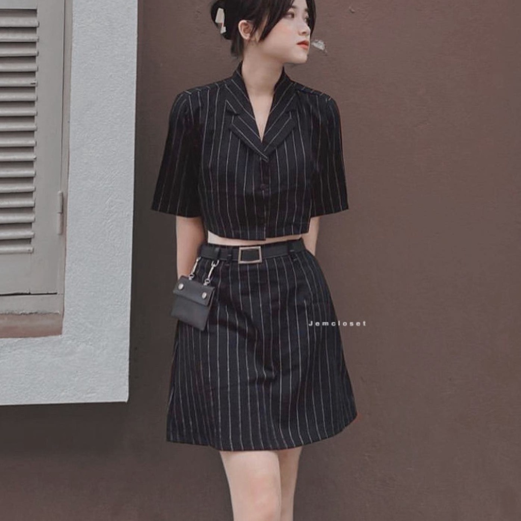 Set Đồ Chân Váy Ngắn Cùng Với Áo Croptop Kẻ Sọc Tay Lỡ Chất Vải Đũi Dệt Mịn MALL - 8111 GOUS OFFICIAL