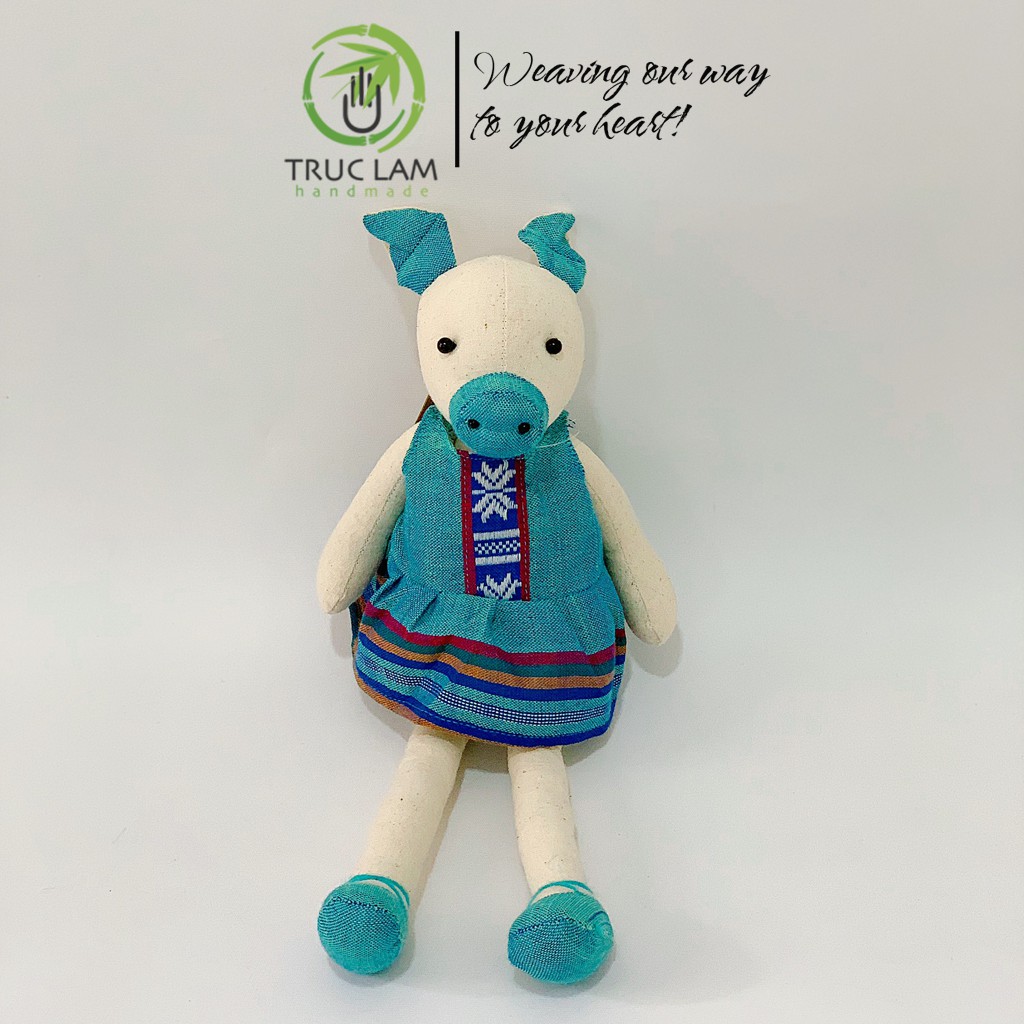 Đồ Chơi Cho Bé Thú Nhồi Bông Hình Con Lợn Chân Dài Mặc Váy Vải Thổ Cẩm Dệt Tay Bông Gòn Cao Cấp – Trúc Lâm Handmade
