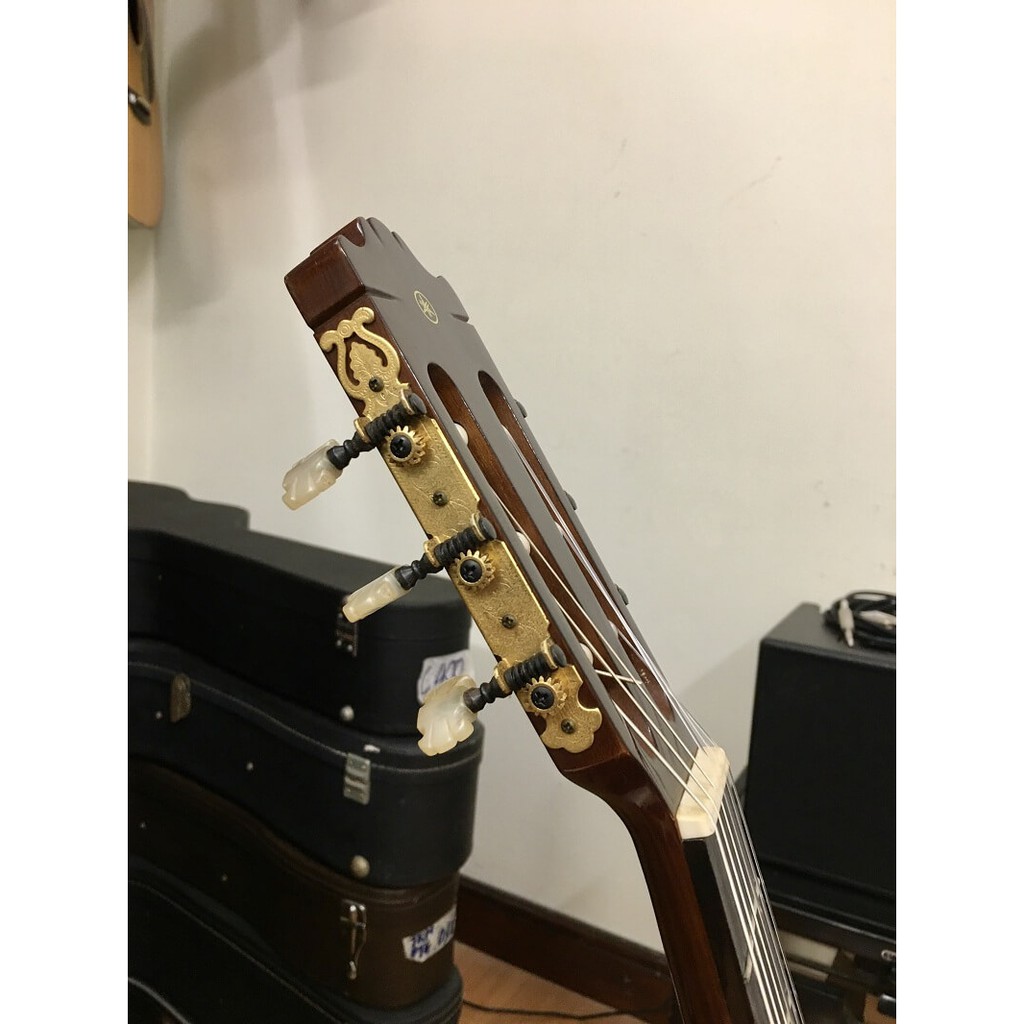 Guitar Classic Yamaha C200