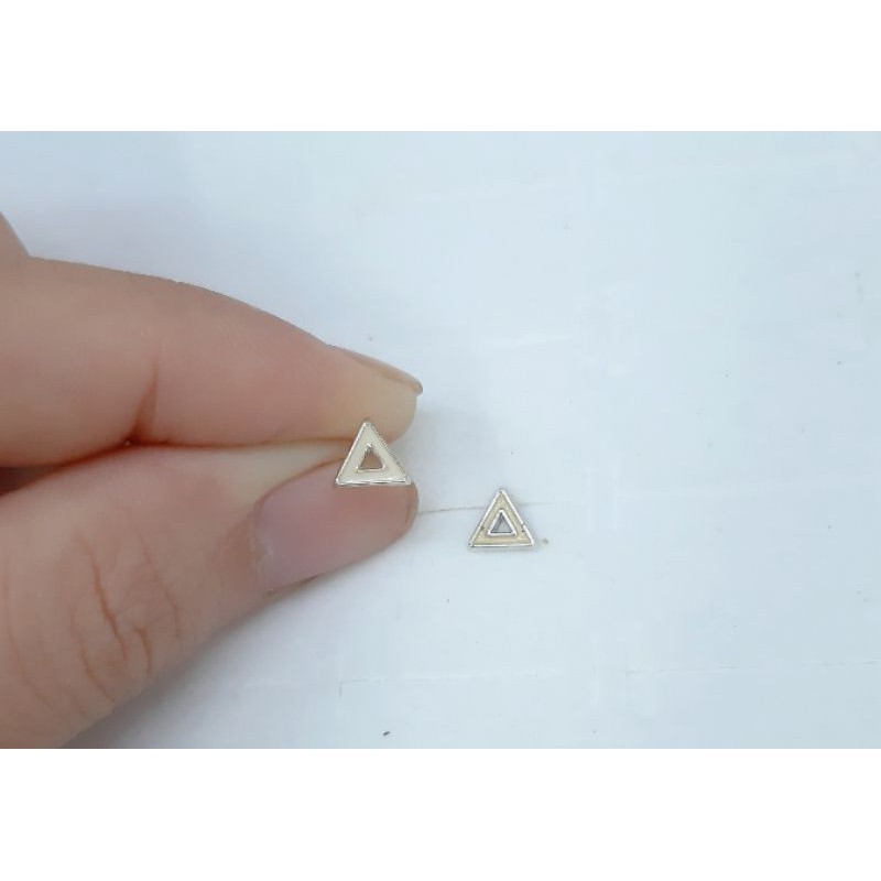 KHUYÊN HÌNH TAM GIÁC/ KHUYÊN TAI CHÂN NHỰA