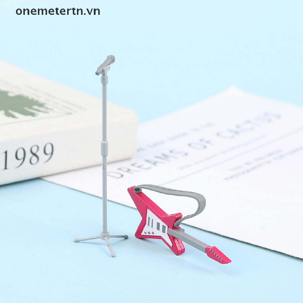 Mô Hình Đàn Ghita Kèm Micro Dùng Trang Trí Nhà Búp Bê