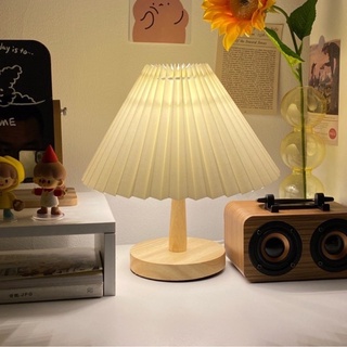 Đèn Ngủ Để Bàn, Đèn Ngủ Vintage Chân Gỗ Xếp Ly Decor Phòng Ngủ Thư Giãn, Kiểu Dáng Xinh Xắn - Nhà Chi Decor