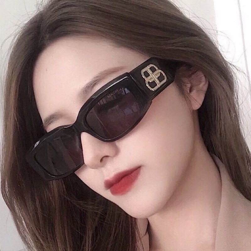 Kính thời trang chữ B BALENCIAGA 2 màu đen trắng logo vàng,thiết kế sang trọng,phong cách hiện đại,trẻ trung.Chống UV400