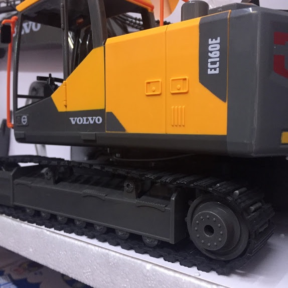 Xe xúc 3 trong 1 Double Eagle Volvo E568-001 điều khiển từ xa