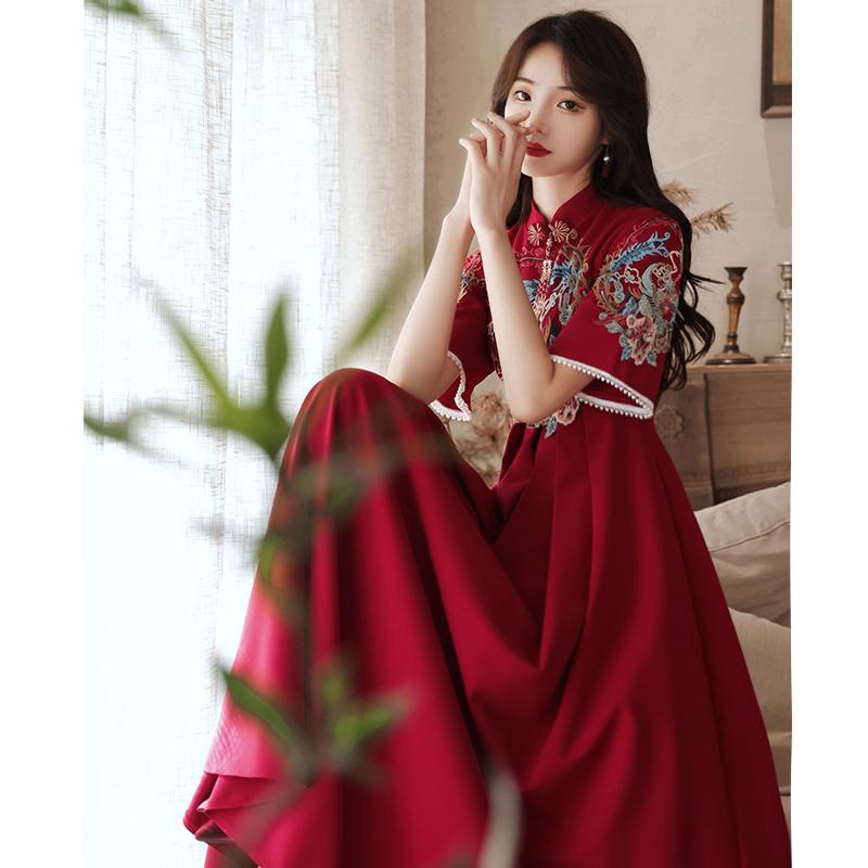 Đầm Cô Dâu Dáng Dài Màu Đỏ Rượu Vang Sang Trọng Phong Cách Trung Hoa