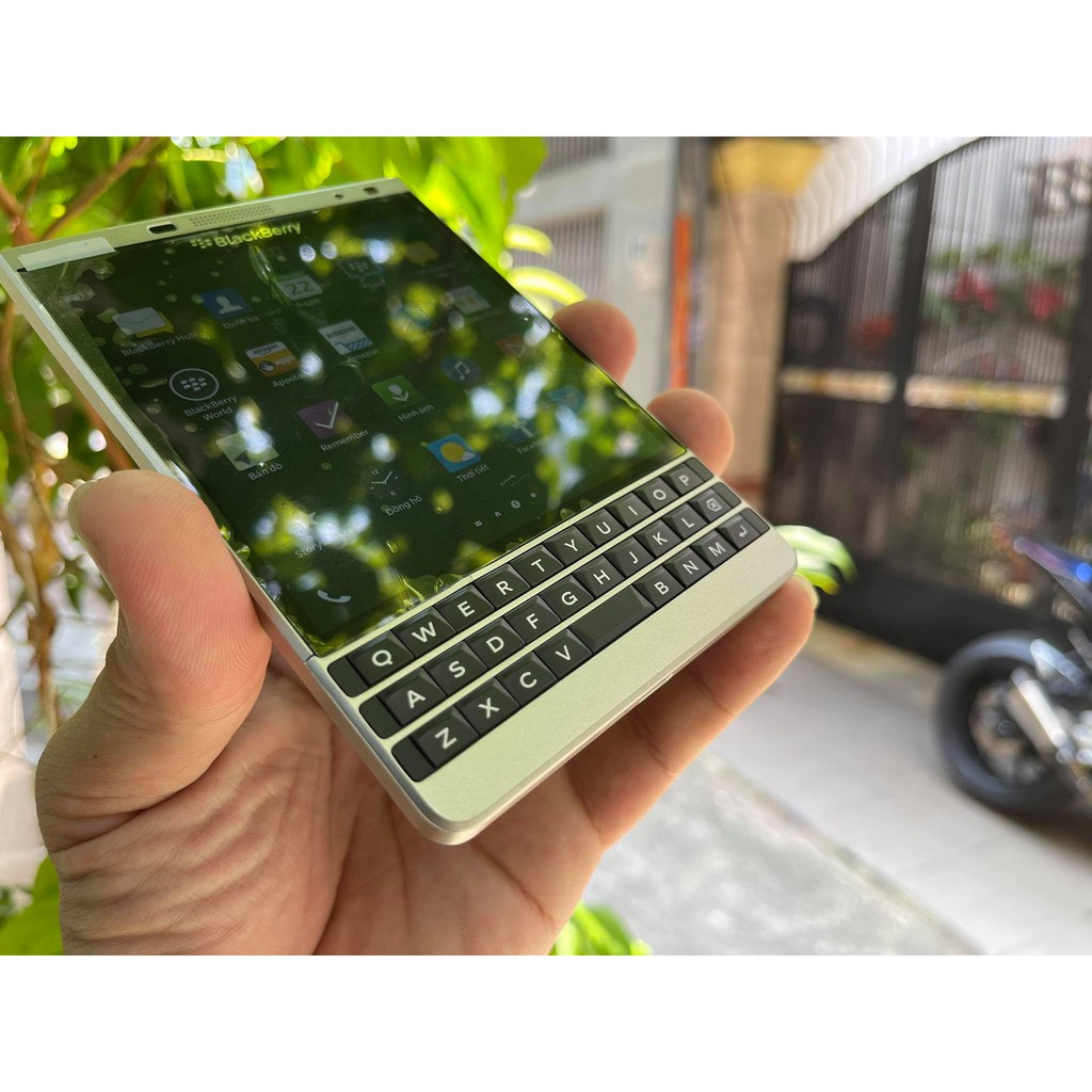 Điện thoại Blackberry Passport màu bạc