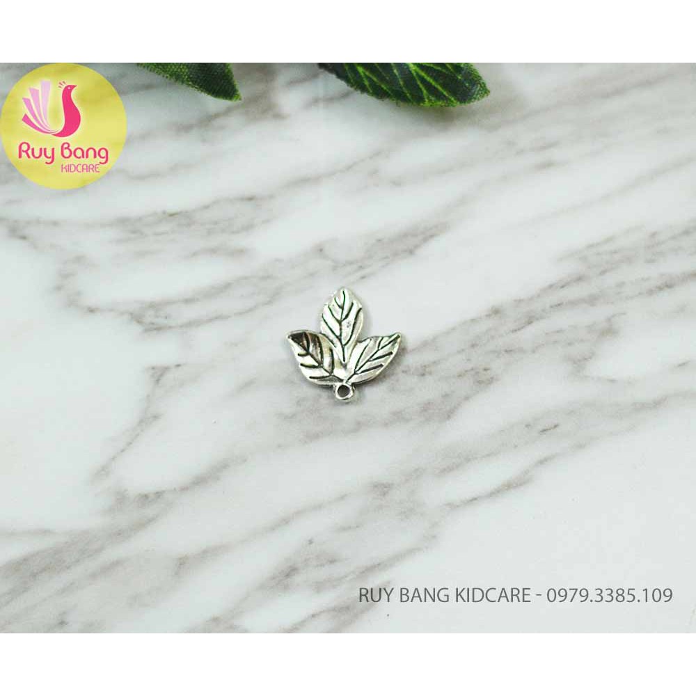 Cành lá kim loại, center đá đính hoa vải handmade