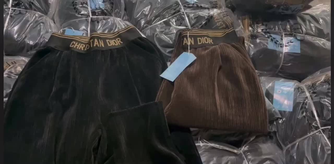 [ Sale 💯 lỗ] Quần nhung tăm xịn  hót cạp chữ ngẫu nhiên ảnh thật | BigBuy360 - bigbuy360.vn