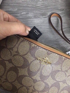 VÍ CẦM TAY COACH