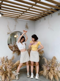 Set áo vàng croptop libe và chân váy kẻ libe