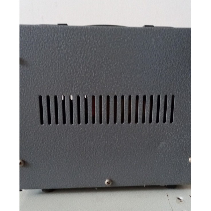 Ổn áp 650 va cũ hiệu sanly  như hình thật e chụp ạ .