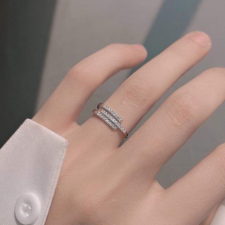 Nhẫn bạc nhẫn nữ ba hàng đá basic Van Jewelry V10044