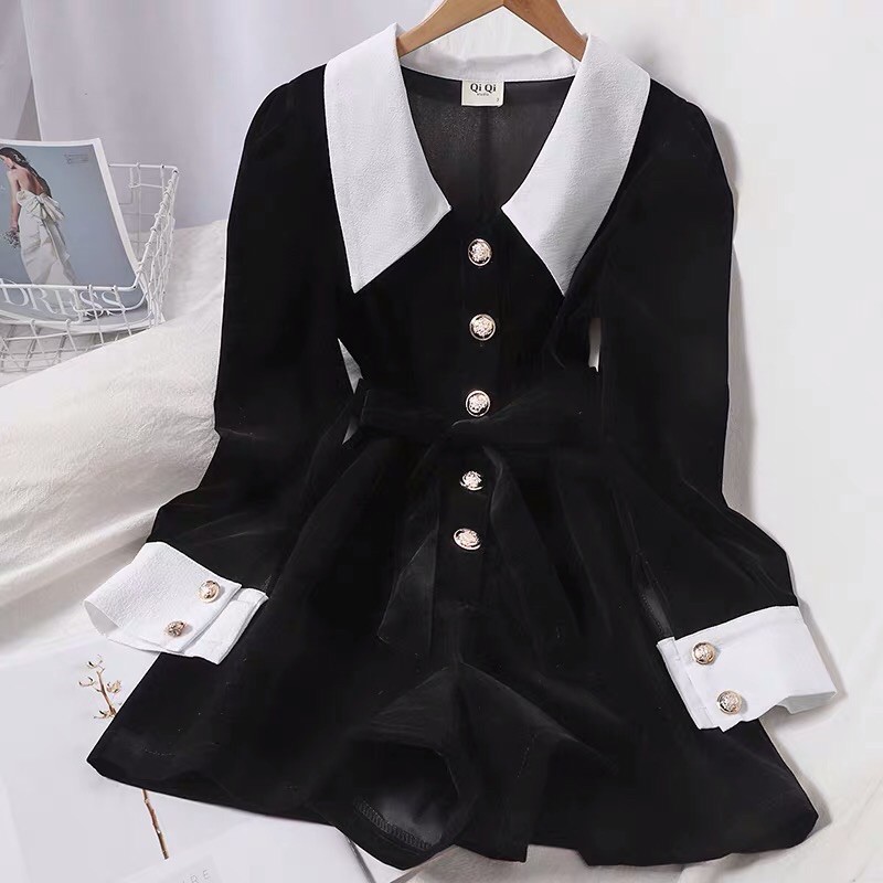Jumsuit nhung đen phối nút phong cách Retro 2021