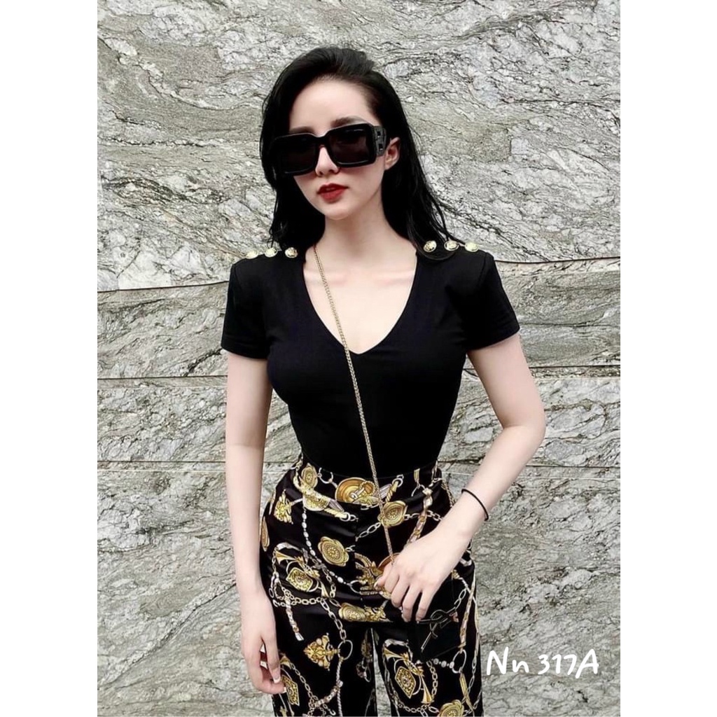 Áo thun cổ tim cúc đồng