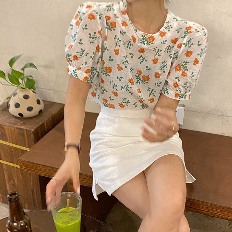 Áo tay ngắn họa tiết hoa thanh lịch cho nữ