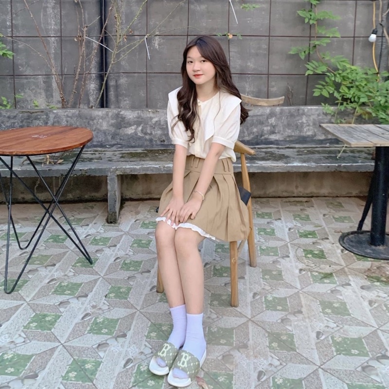 Set đồ áo sơ mi cổ bèo và chân váy xếp ly tặng kèm đai Aimee closet
