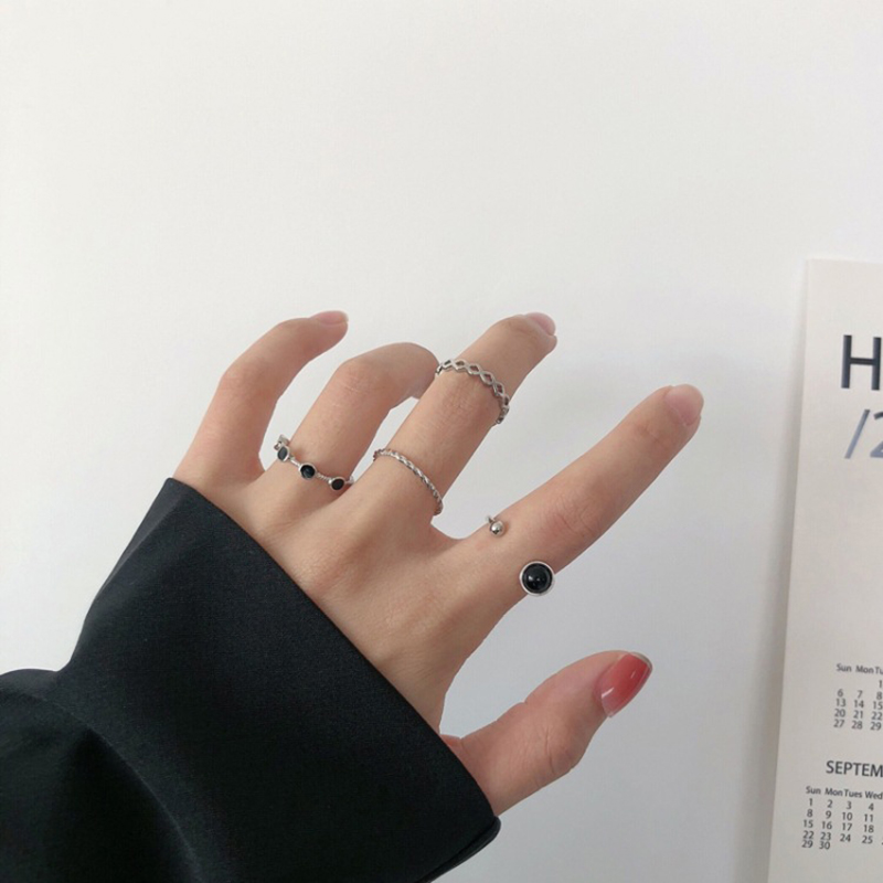 Set 4 chiếc nhẫn hợp kim thiết kế kiểu dáng cổ điển dành cho