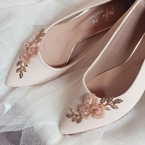 Giày cưới Nghé Art búp bê đính hoa hồng lụa nude 226