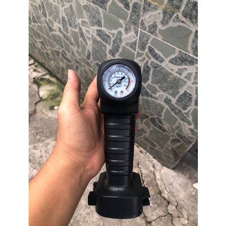 Máy bơm hơi cầm tay dùng pin makita