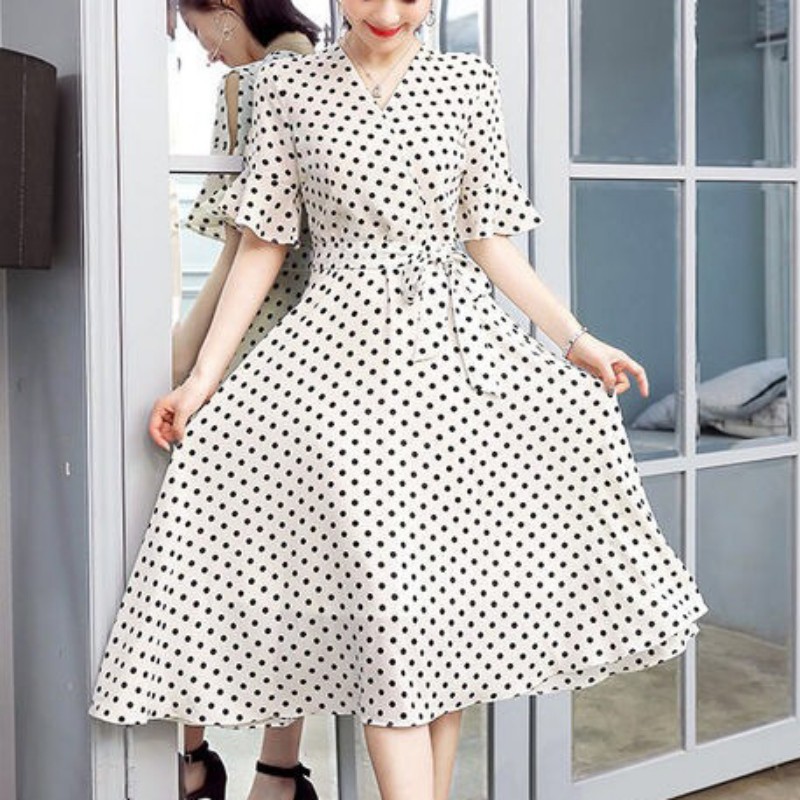 Đầm tay ngắn dáng chữ A hoạ tiết chấm bi thiết kế cổ chữ V nữ tính