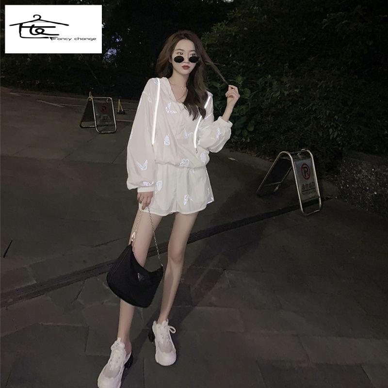 Set Áo Có Nón Và Quần Short Ống Rộng Họa Tiết Bướm Phản Quang Thời Trang Mùa Hè Cho Nữ