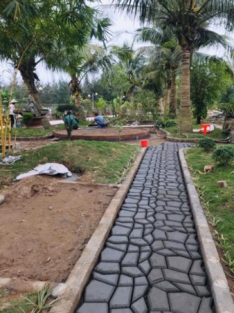 Khuôn nhựa đúc bê tông giả đá lát lối đi sân vườn, kích thước 43*43*4cm