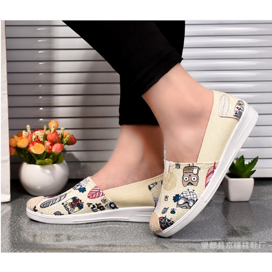 GIÀY LƯỜI SLIP ON VINTAGE HOẠ TIẾT CHIẾC LÁ MÀU VÀNG NHẠT | BigBuy360 - bigbuy360.vn