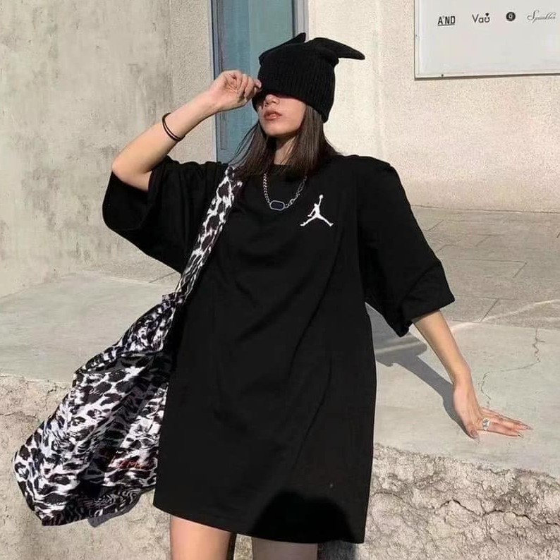 Áo Phông Trơn Dáng Rộng In Hình Cầu Thủ Bóng Rổ - Thun tay lỡ oversize họa tiết ngực trái style Ulzzang | BigBuy360 - bigbuy360.vn