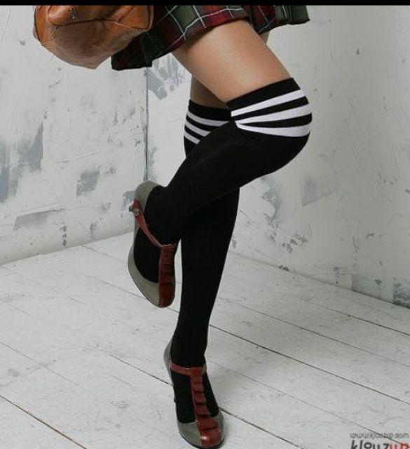 Vớ đùi phối hai màu thời trang