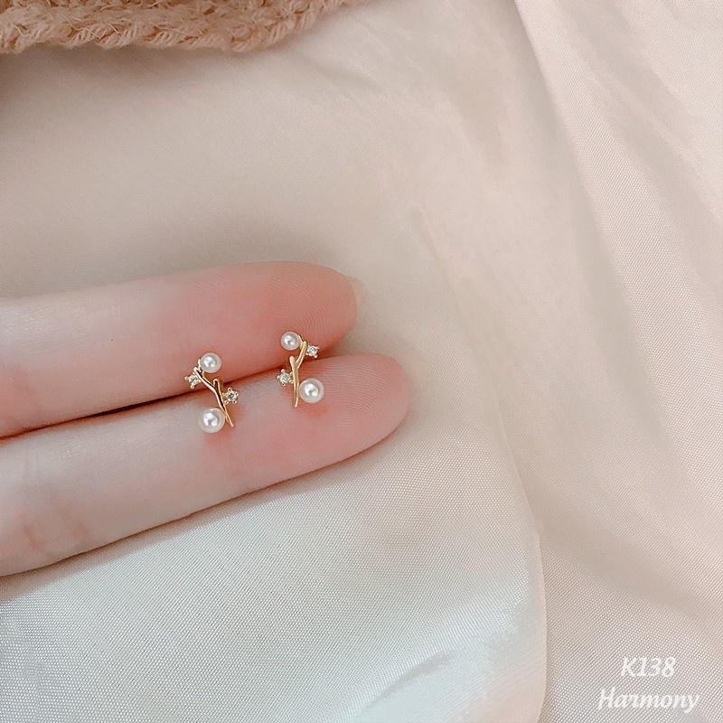 Bông tai ngọc trai nhân tạo chất liệu bạc nữ tính nhỏ nhắn Rosids | HARMONY ACCESSORIES K138