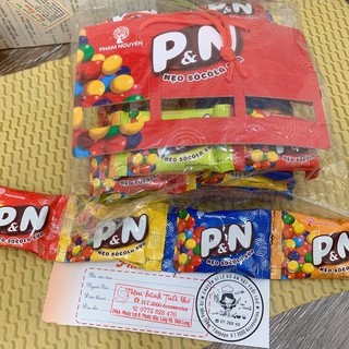 1gói kẹo socola PN mini giòn rụm