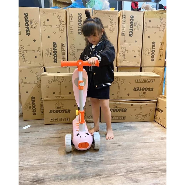 Xe trượt heo Scooter cho bé Umoo UM - 0277 2in1 có đèn phát sáng, vừa là xe scooter vừa là xe chòi chân