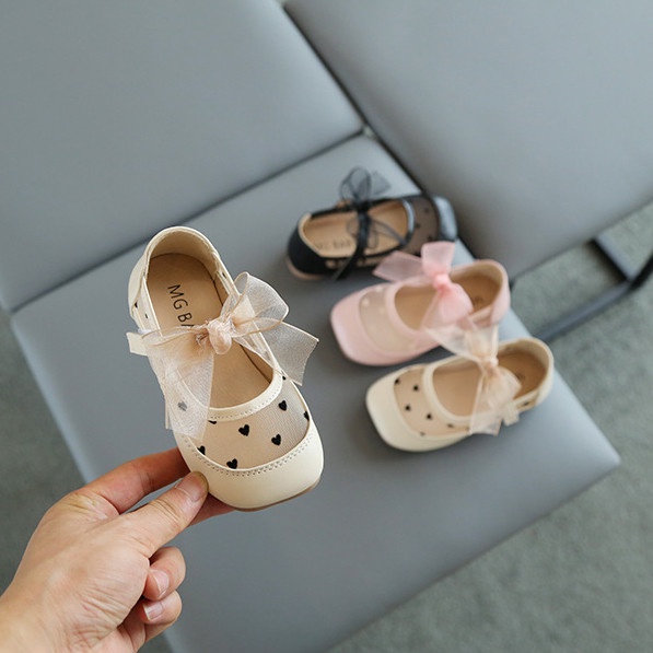 Giày búp bê cho bé gái - Giầy bệt cho bé phối lưới trái tim có đính nơ lụa trong suốt ở quai ngang dán(sz21-sz30) w6 733