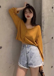 Croptop Tay Dài Cổ V Gài Nút